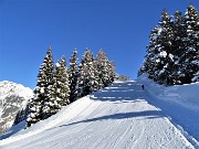 26 Salendo la pista panoramica sul tratto in decisa salita verso Torcola Vaga